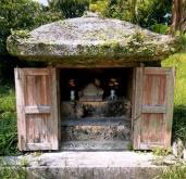 観音堂西側にある土帝君(トーティークン・農業神)の祠